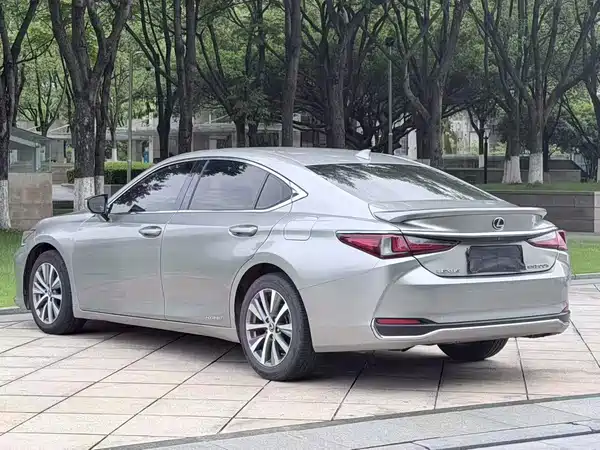Lexus ES 2019