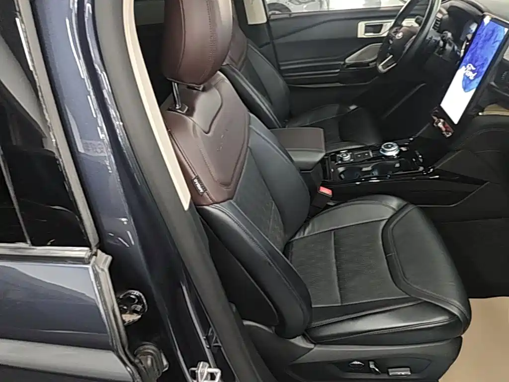 Ford Explorer 2021 — фото 20