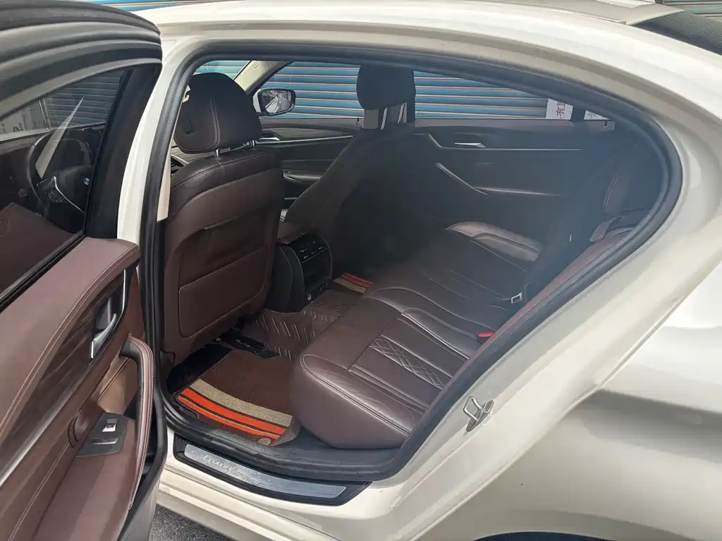 BMW 5 Series 2020 — фото 13