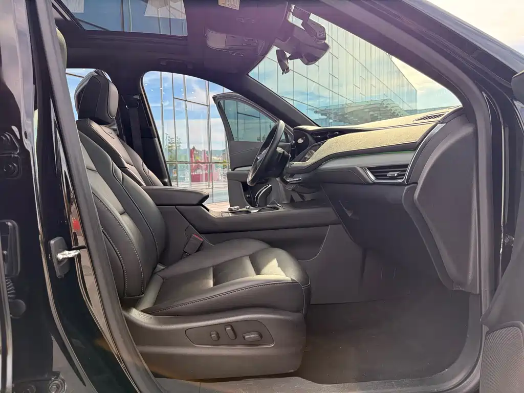Cadillac XT4 2022 — фото 13