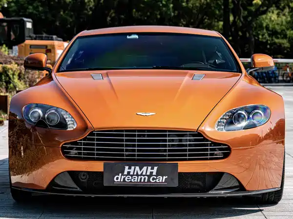 Aston Martin V8 Vantage 2014