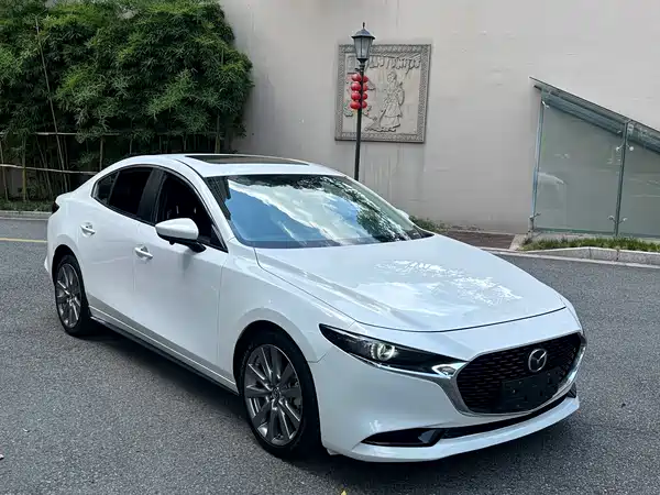 Mazda 3 Axela 2022