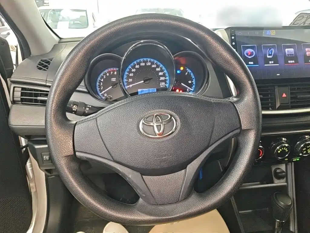 Toyota Yaris L 2019 — фото 11