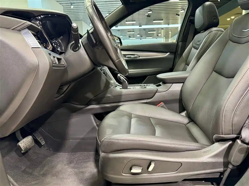 Cadillac XT6 2023 — фото 17