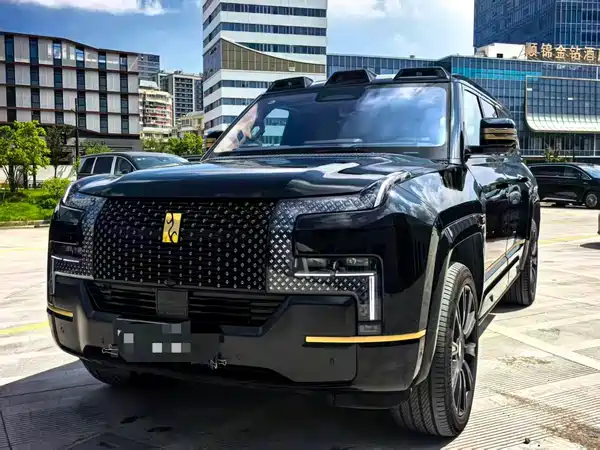Yangwang U8 L 2025