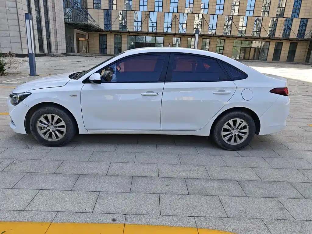 Hyundai Elantra 2021 — фото 3