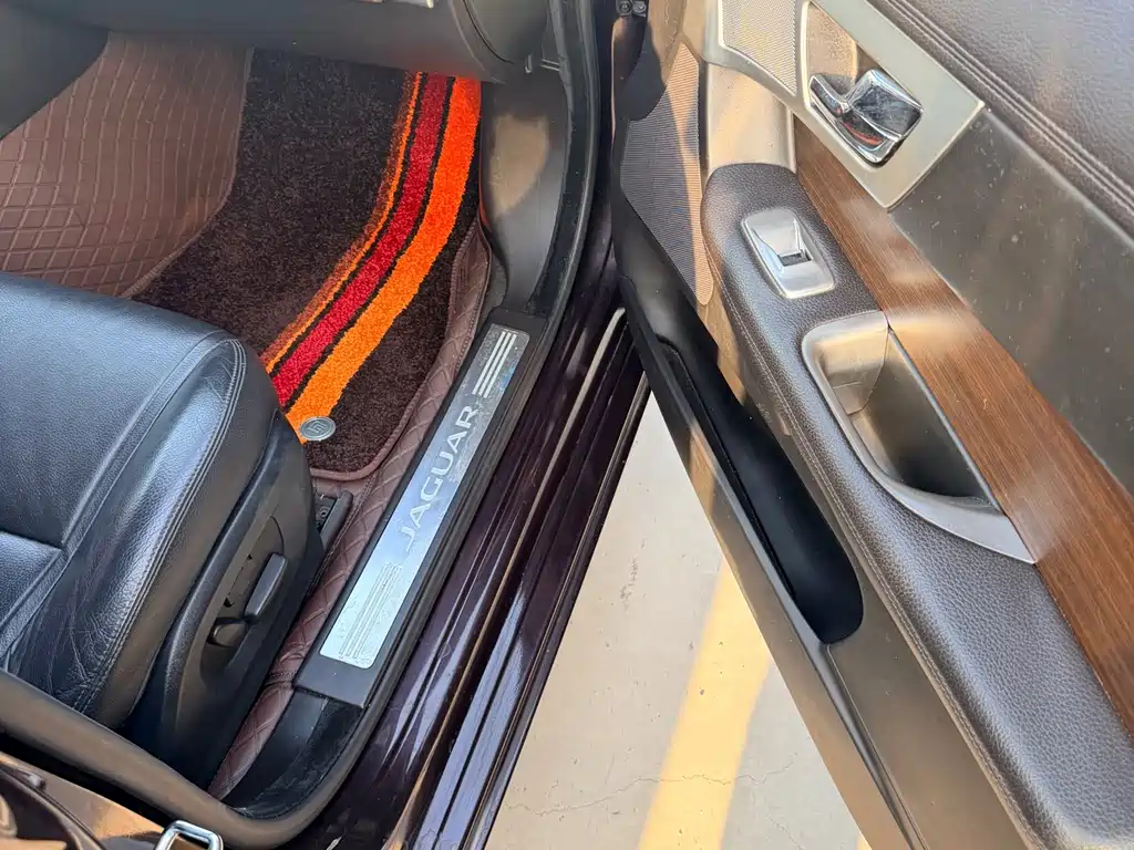 Jaguar XF 2014 — фото 11