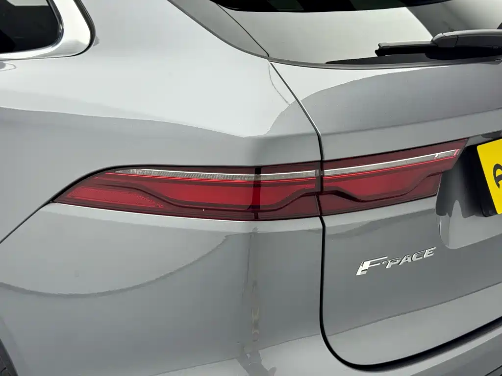 Jaguar F-PACE 2022 — фото 10