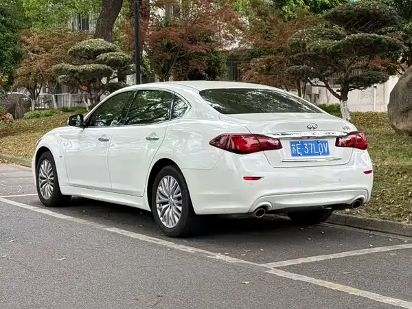 Infiniti Q70 2017