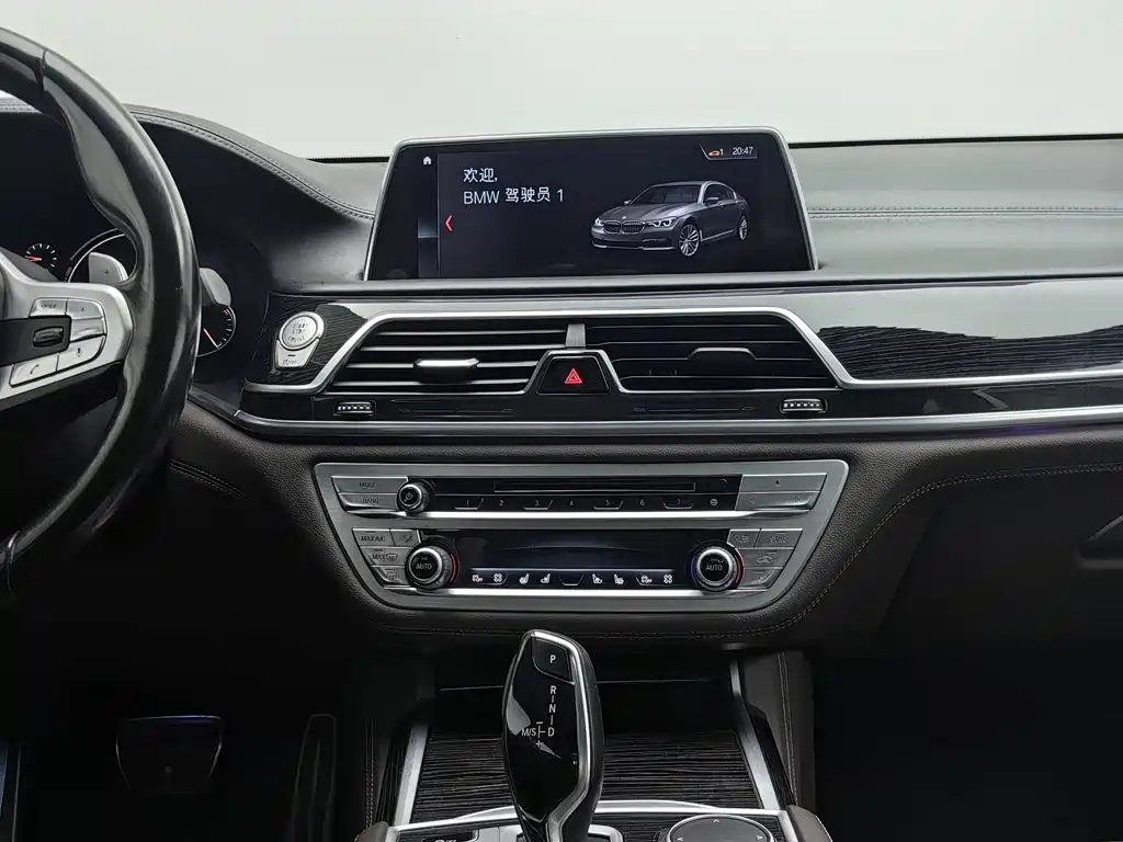 BMW 7 Series 2018 — фото 12