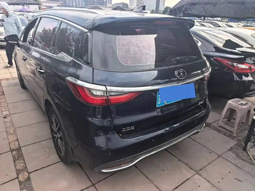 BYD MAX 2018