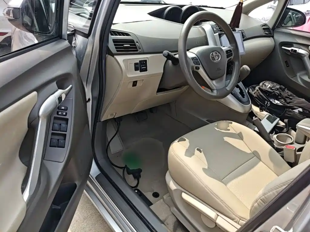 Toyota Verso 2015 — фото 16