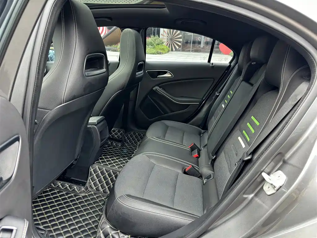 Mercedes-Benz A-Class 2017 — фото 14