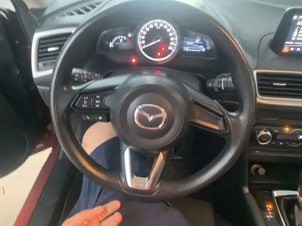 Mazda 3 Axela 2019 — фото 11