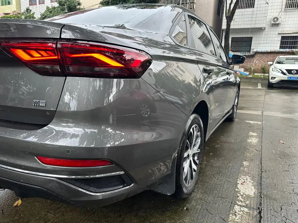 Geely Emgrand 2025 — фото 17