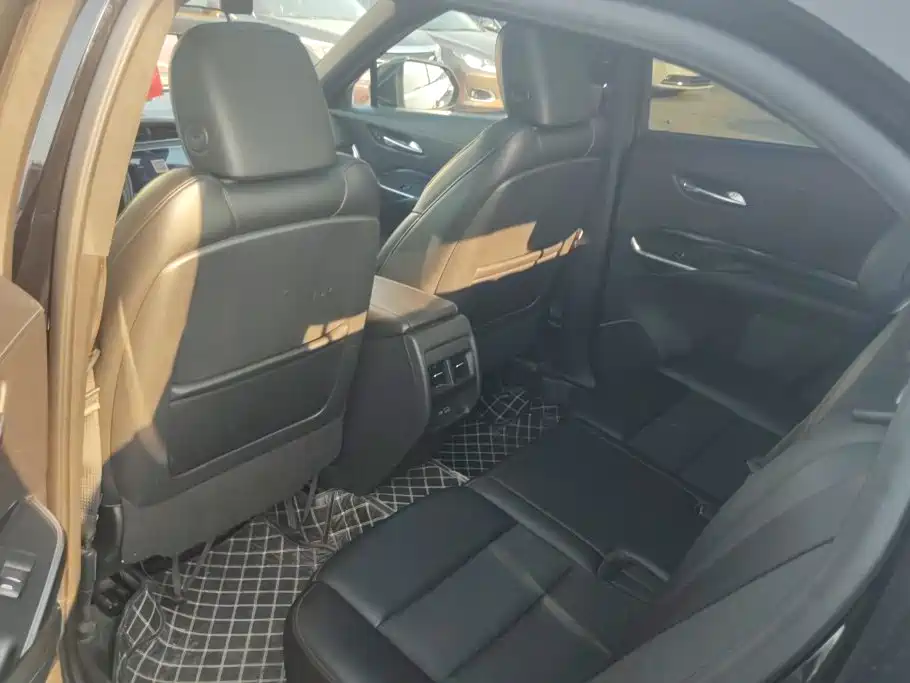 Cadillac XT4 2021 — фото 11
