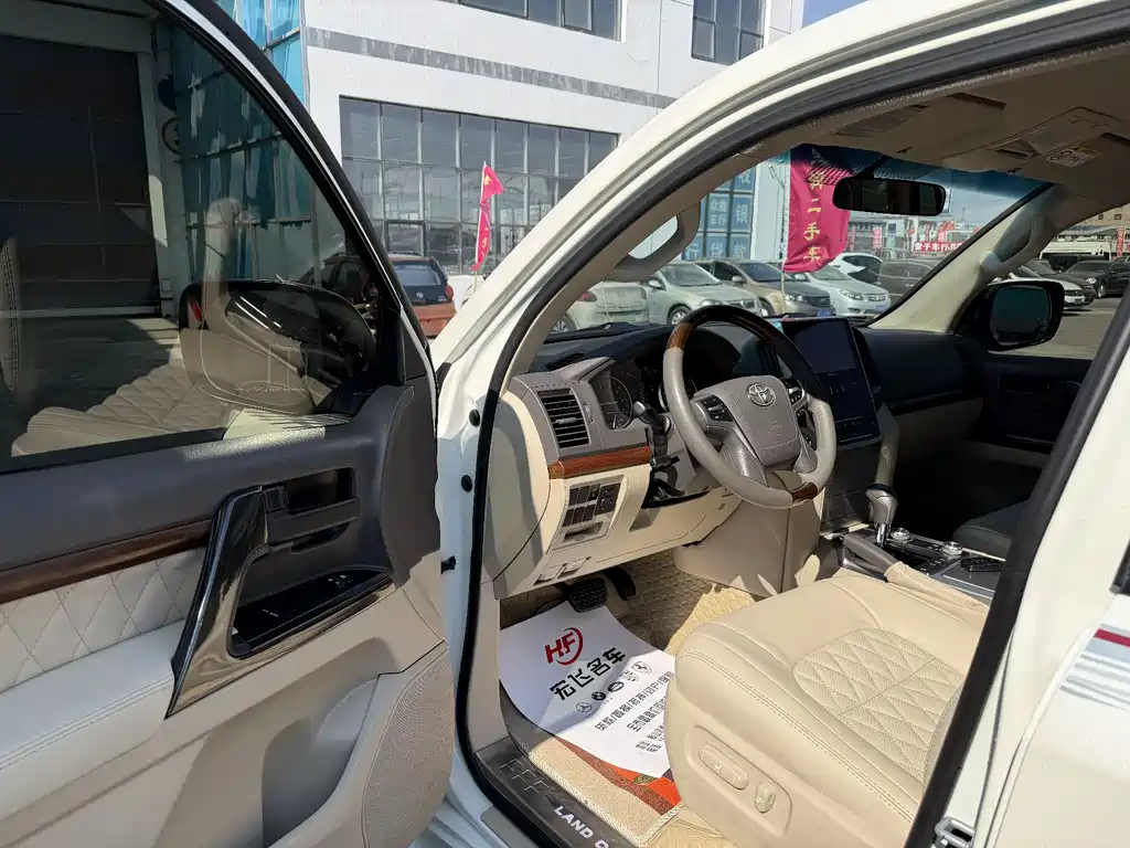 Toyota Land Cruiser 2018 — фото 18