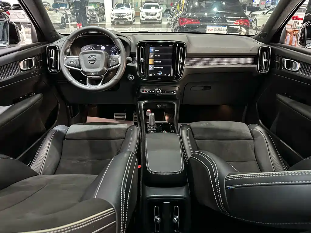 Volvo XC40 2020 — фото 9
