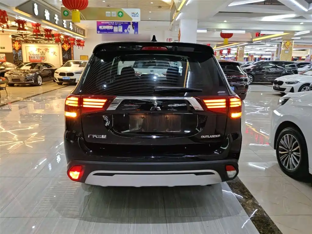 Mitsubishi Outlander 2021 — фото 6