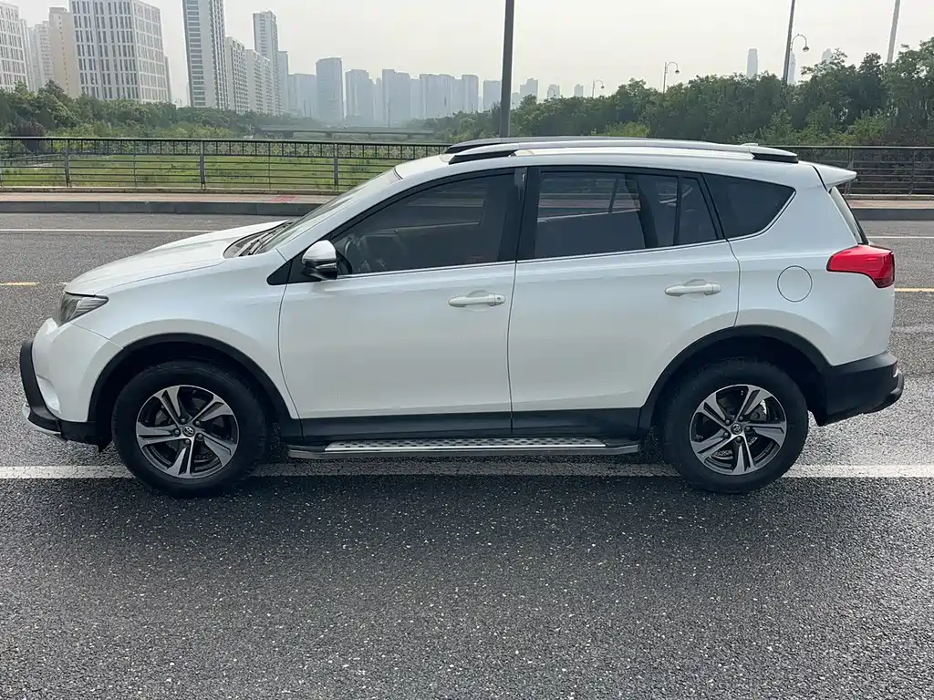 Toyota RAV4 2016 — фото 10