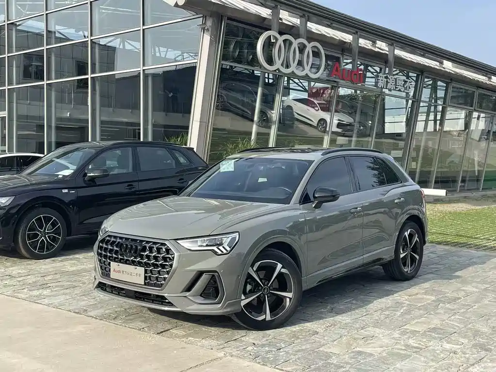 Audi Q3 2024 — фото 1