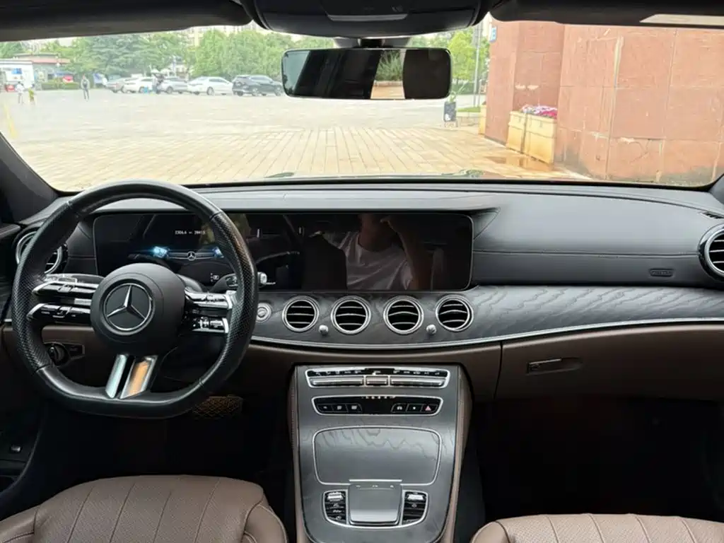 Mercedes-Benz E-Class 2024 — фото 10