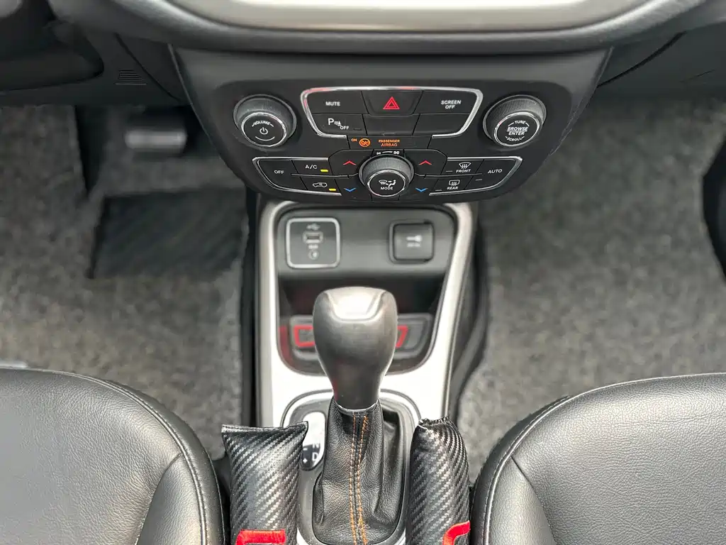Jeep Compass 2019 — фото 19