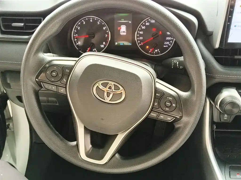 Toyota RAV4 2022 — фото 11