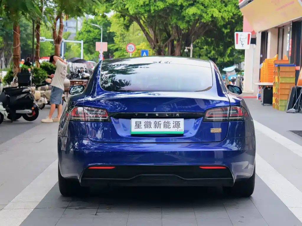 Tesla Model S 2023 — фото 18