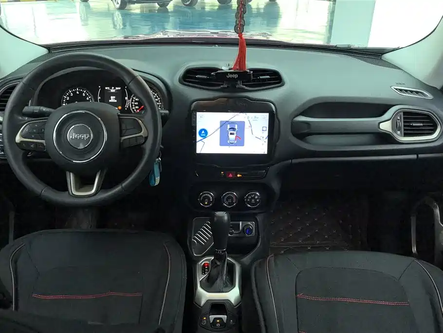 Jeep Renegade 2017 — фото 12