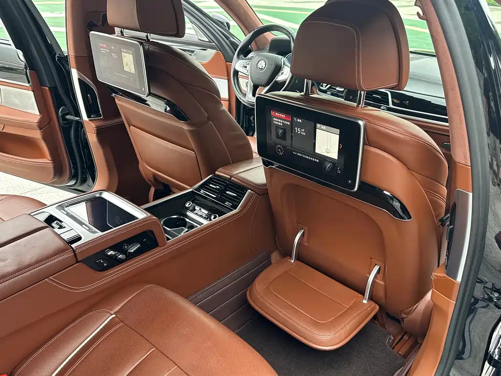 BMW 7 Series 2018 — фото 24