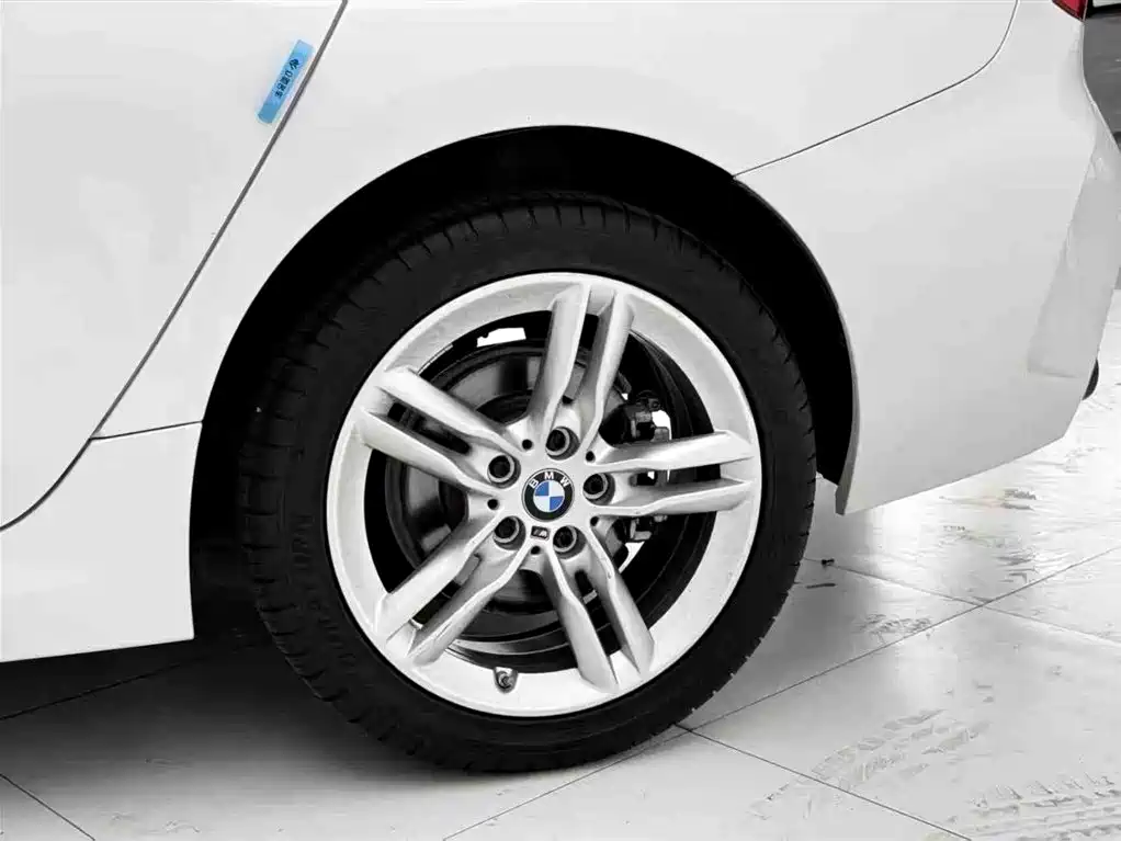 BMW 1 Series 2021 — фото 13
