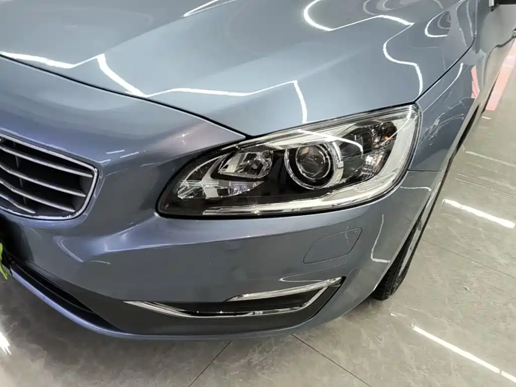 Volvo S60 2017 — фото 24