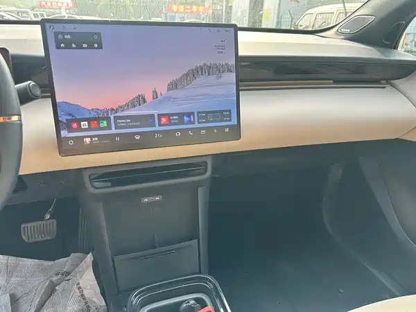Lynk & Co Z20 2025