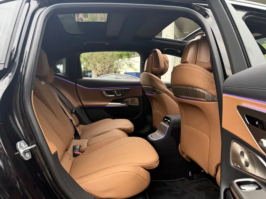 Mercedes-Benz E-Class 2025 — фото 11