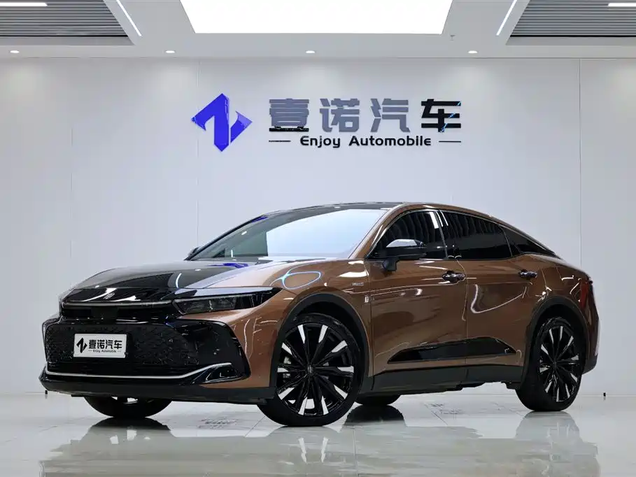 Toyota Crown SportCross 2024 — фото 1