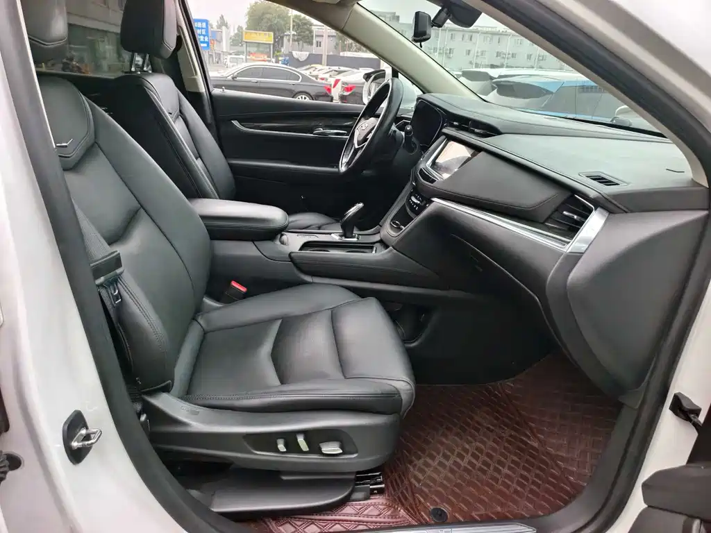 Cadillac XT5 2017 — фото 17