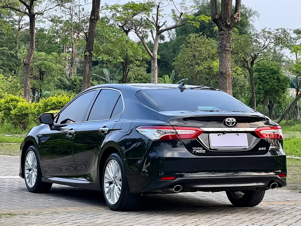 Toyota Camry 2018 — фото 6
