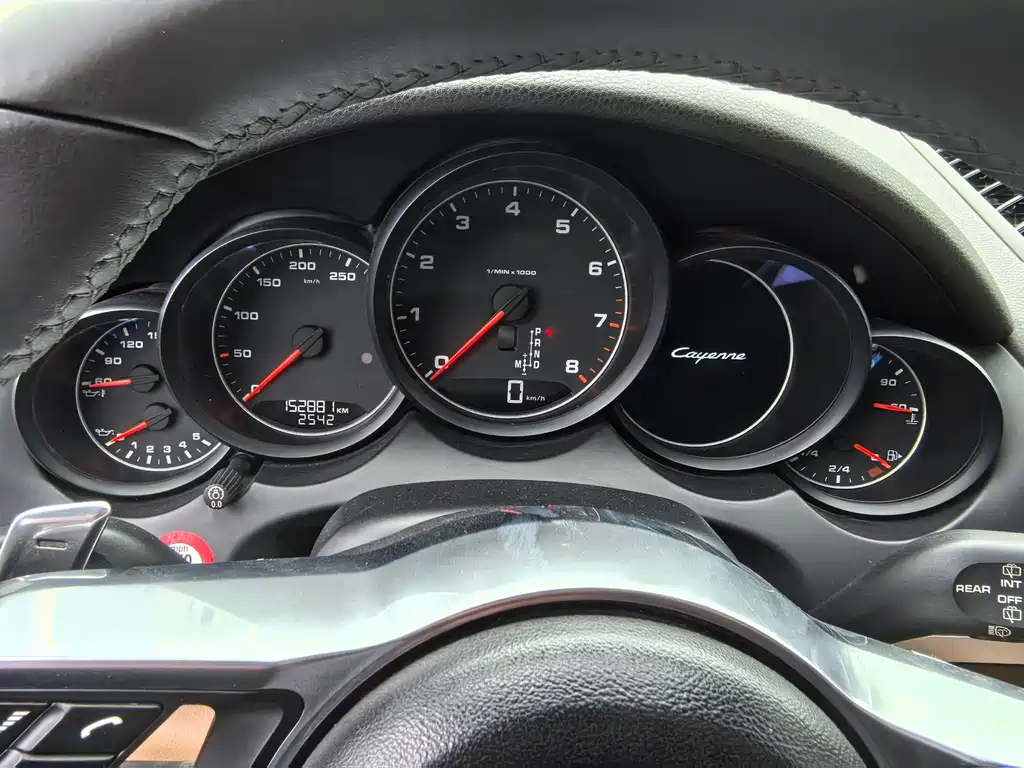 Porsche Cayenne 2016 — фото 19