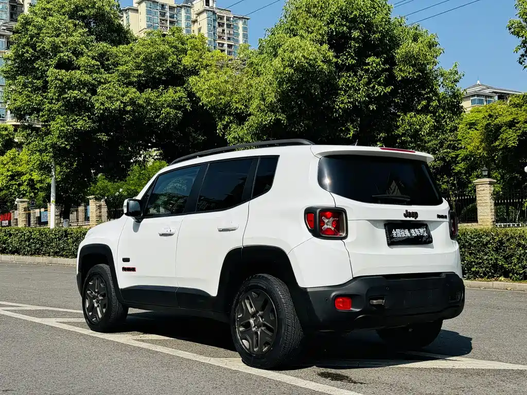 Jeep Renegade 2017 — фото 21