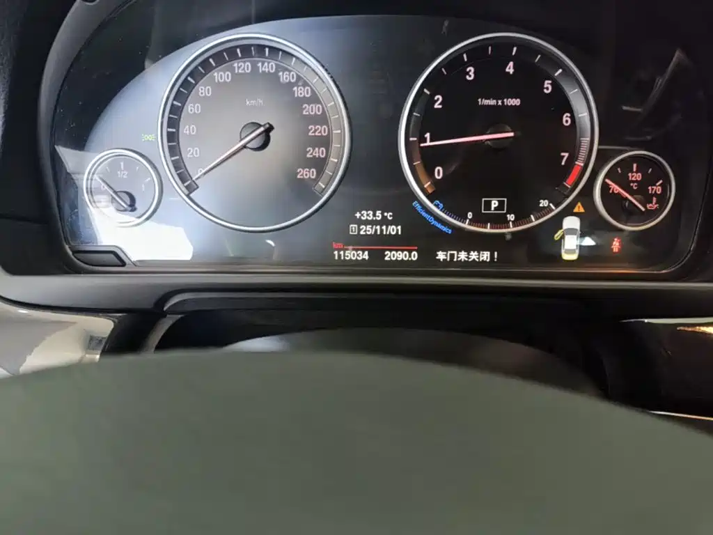 BMW 5 Series 2016 — фото 12
