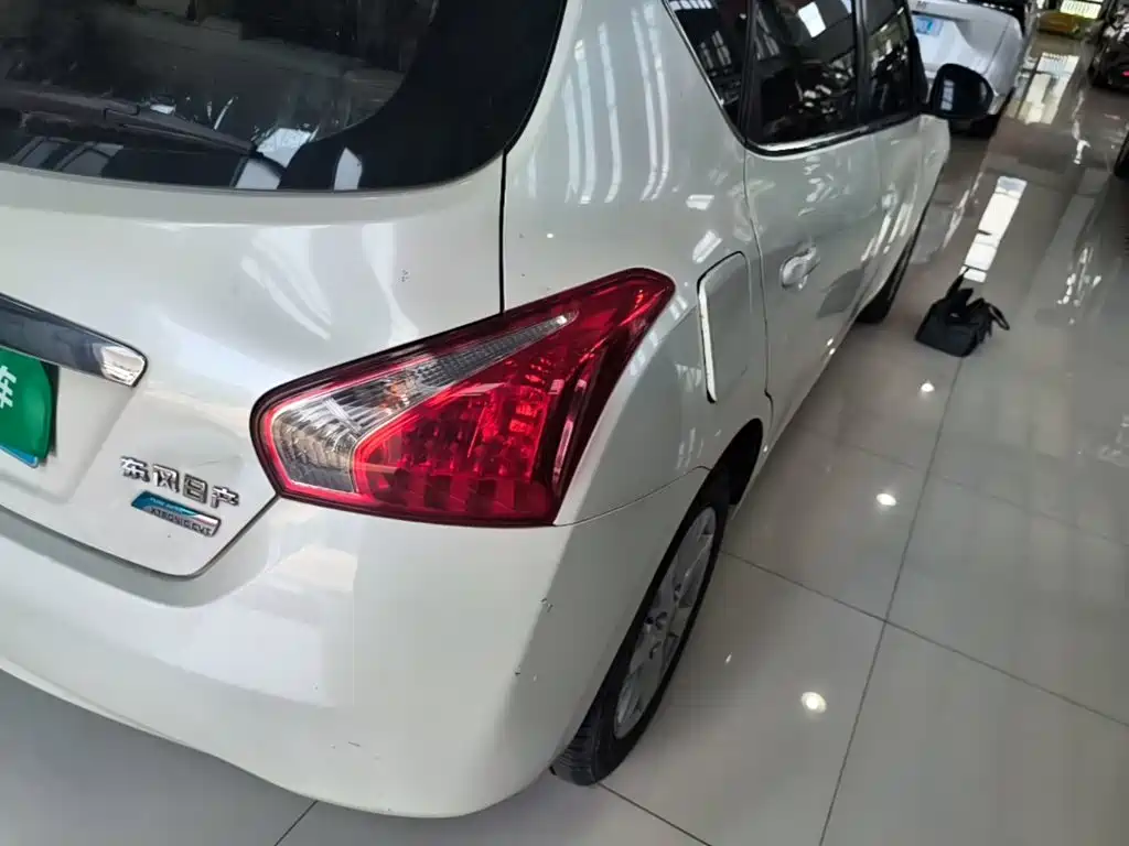 Nissan Tiida 2016 — фото 8