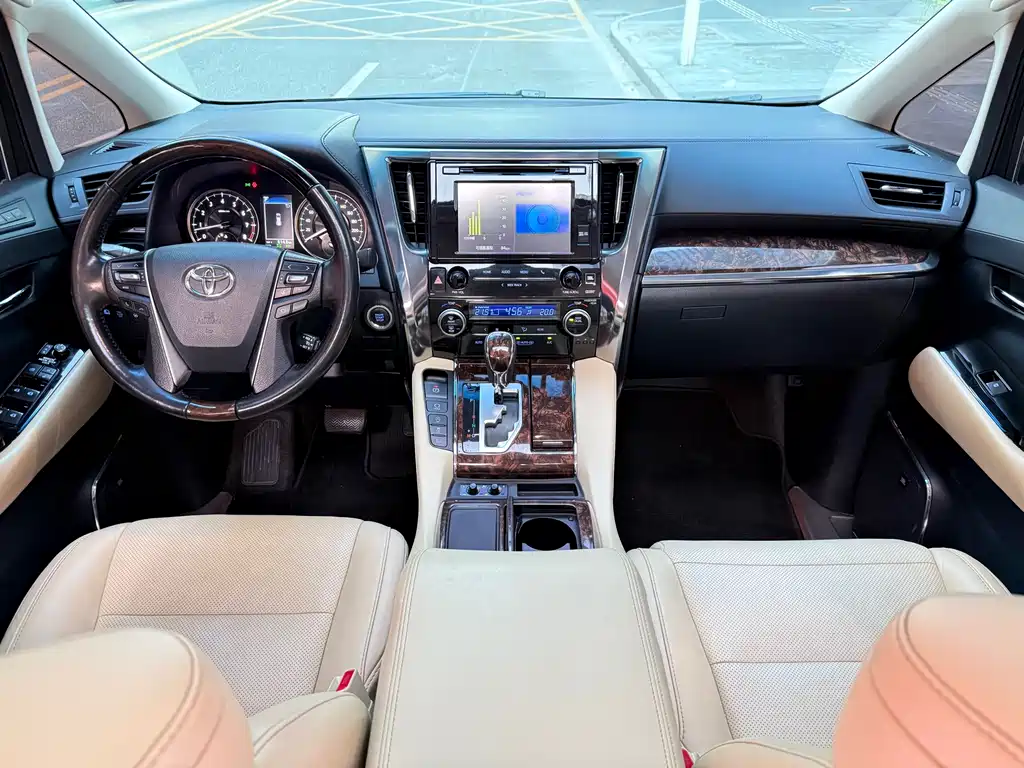 Toyota Alphard 2018 — фото 14