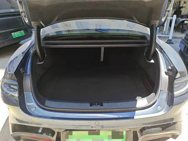 Xiaomi SU7 2024