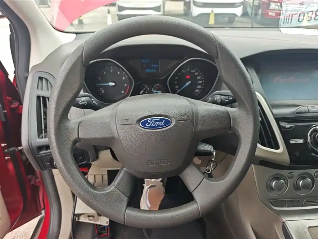 Ford Focus 2015 — фото 11