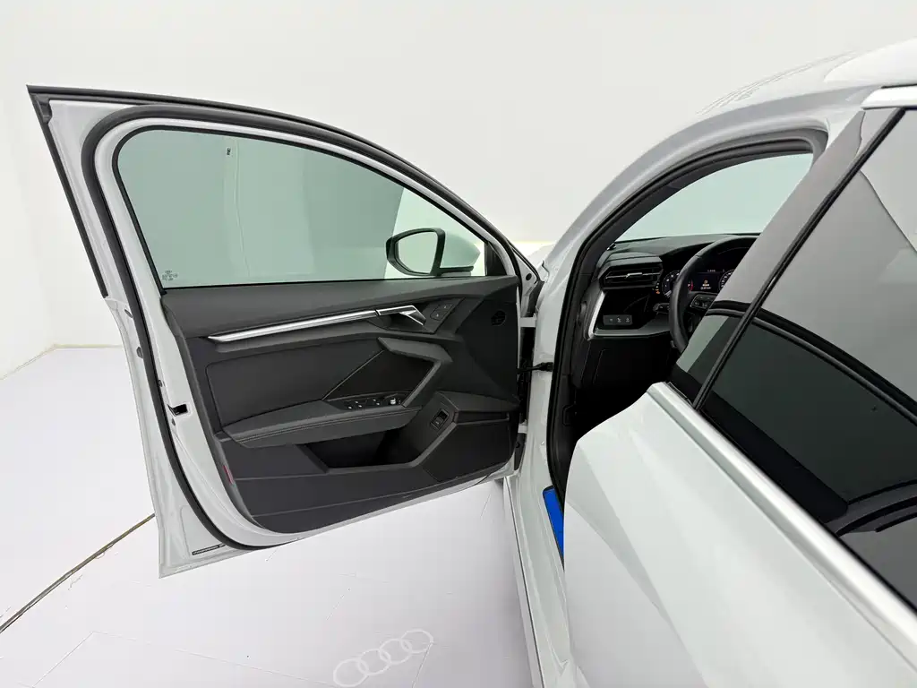 Audi A3 2023 — фото 19