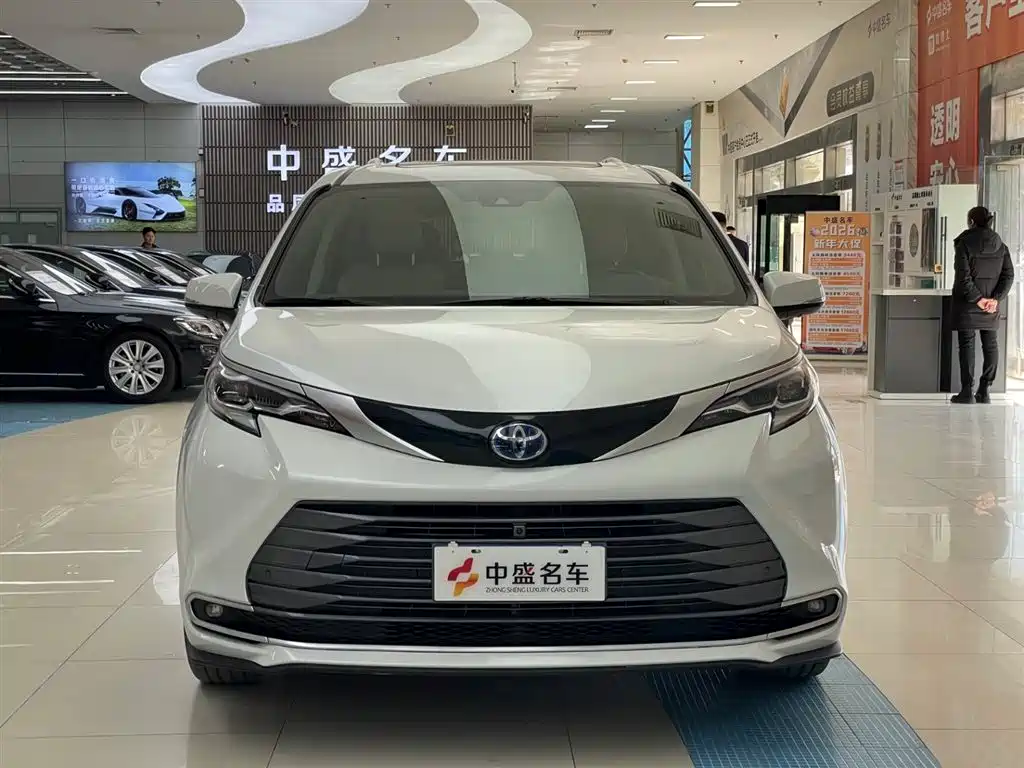 Toyota Sienna 2023 — фото 2
