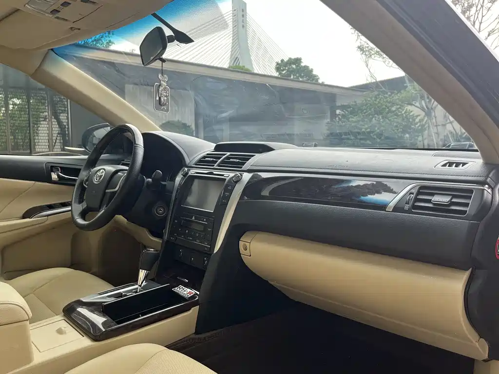 Toyota Camry 2015 — фото 20