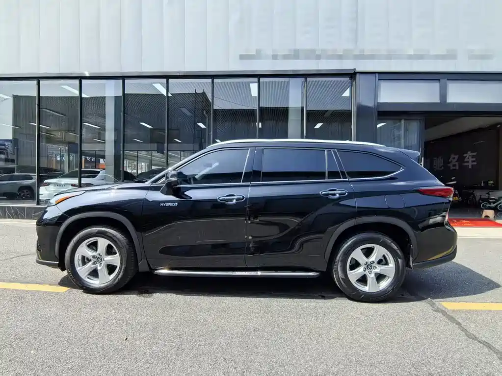 Toyota Highlander 2022 — фото 13