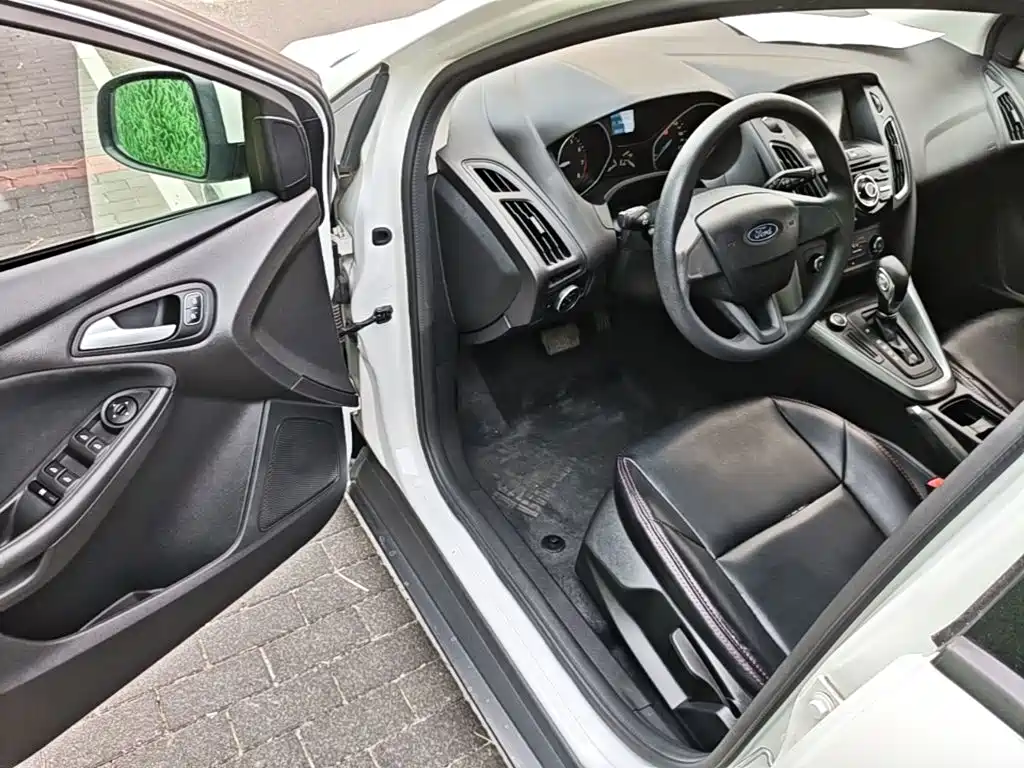 Ford Focus 2017 — фото 16